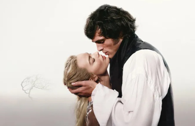WUTHERING HEIGHTS (UĞULTULU TEPELER)